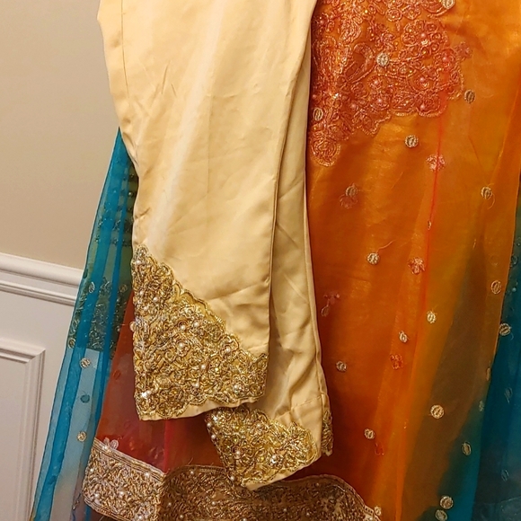 Embroidered fancy Multi color Pakistani/Indian 3Pc Shalwar suit Size M-L - Picture 4 of 15